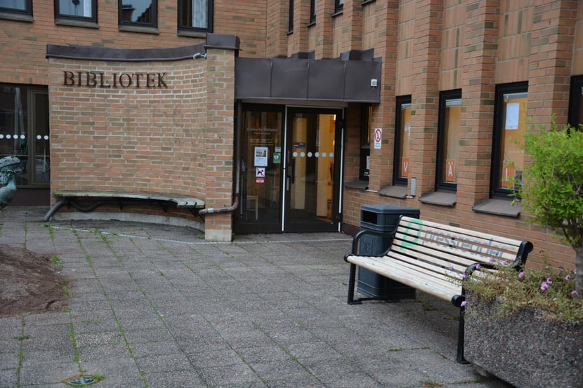 Bench with PressReader logo outside Vimmerby Public Library