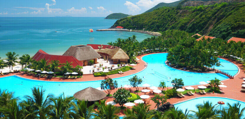 Seaside-Hotel-with-pool-in-the-tropics