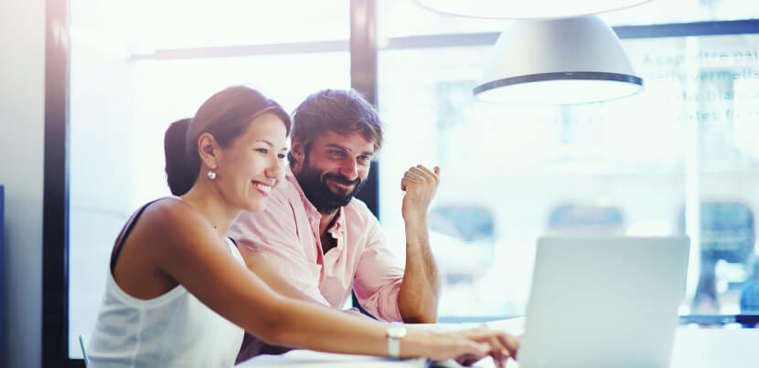 couple-at-library-desktop