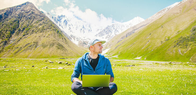 digital-nomad-in-field-1