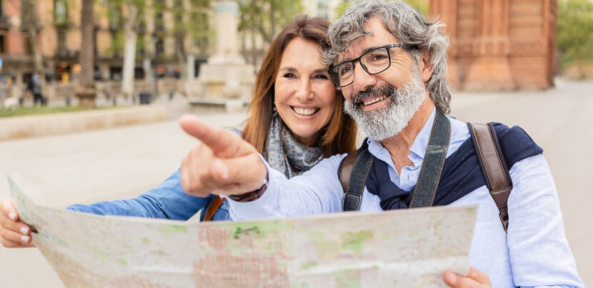 happy-tourist-couple-looking-at-map