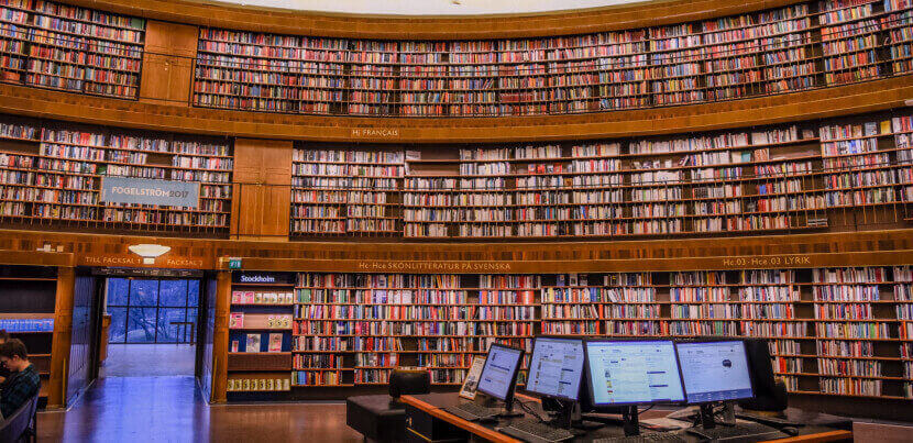 interior-large-library-with-books