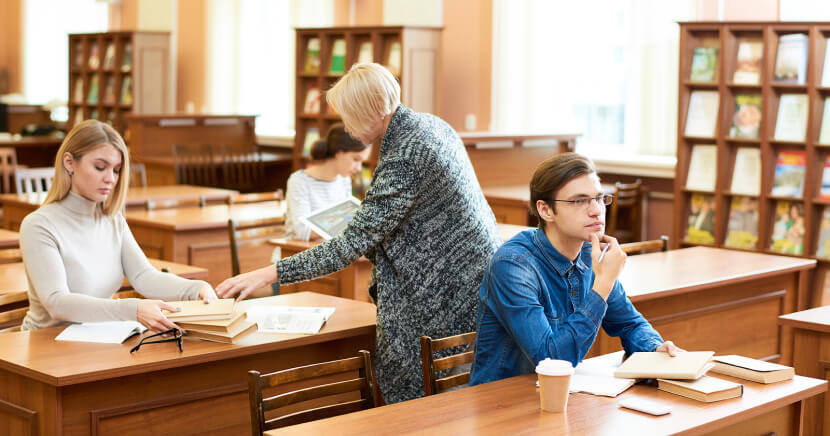 librarian-with-students-in-library