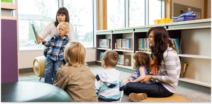 librarian-sitting-with-children