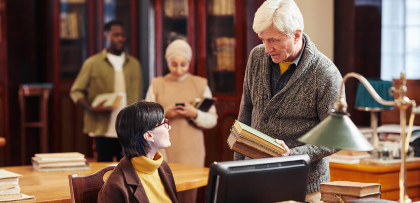 older-adult-learners-in-library