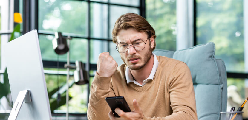 young-businessman-worried-on-smartphone