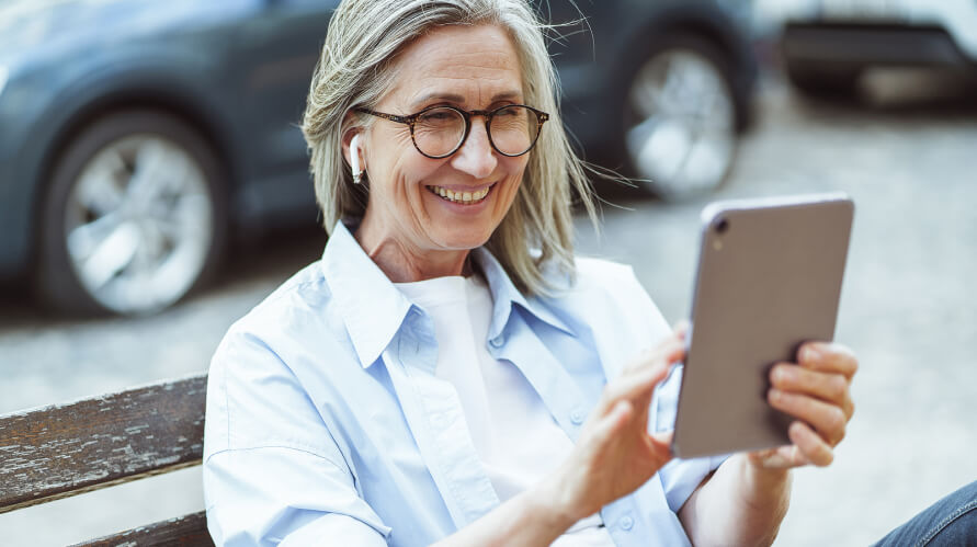 senior-lady-using-tablet